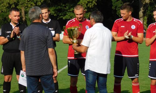 Odovzdanie pohára pre víťaza VI. ligy ObFZ Trebišov